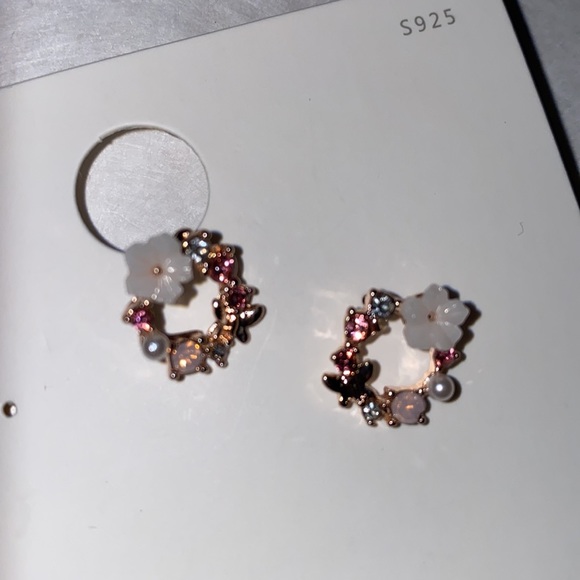 Floral wreath earrings. One butterfly a flower and studded pink crystals. - Picture 3 of 8
